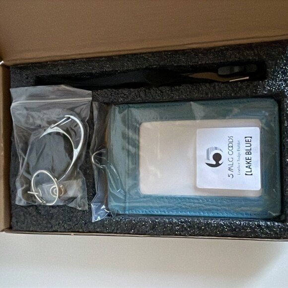 *♪ Brand new Lake Blue Leather card holder lanyard, ID, badge holder *♪ - Picture 5 of 8